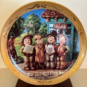 Goebel-The MI Hummel Century Plate Col. by The Danbury MInt (8 Plates w/Stands)
